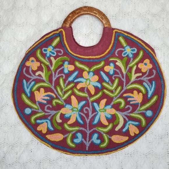 Vintage crewel chain stitch embroidery bag red floral wicker-wrapped handles - Picture 1 of 10